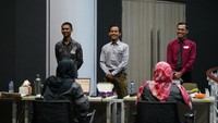 Emir menjelaskan, penumpang merupakan konsumen utama KCJB, sehingga perlu dilayani sebaik mungkin. Setelah dari rekrutmen ini, para pegawai akan langsung diikutsertakan pelatihan dalam rangka membentuk petugas-petugas yang siap melayani penumpang baik di stasiun dan selama dalam perjalanan KA Cepat. 