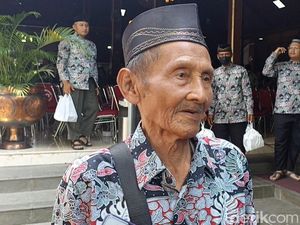 Semangat Mbah Akad, Calon Haji Tertua Tulungagung Berusia Lebih Satu Abad