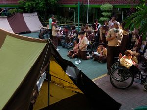 Melihat Kegiatan Kemah Pramuka Siswa YPAC Solo