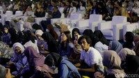 Acara ini menghadirkan sosok-sosok inspiratif mulai dari Menparekraf Sandiaga Uno, Rektor Unair Prof Mohammad Nasih, Wali Kota Surabaya Eri Cahyadi, Ketua Penggerak PKK Jatim Arumi Bachsin dan Bupati Sumenep Achmad Fauzi yang meramaikan sesi #DemiIndonesia Berani Bergerak. 