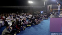 Tak ketinggalan para peserta juga dihibur oleh Soegi Bornean hingga standup comedian Nopek Novian.  