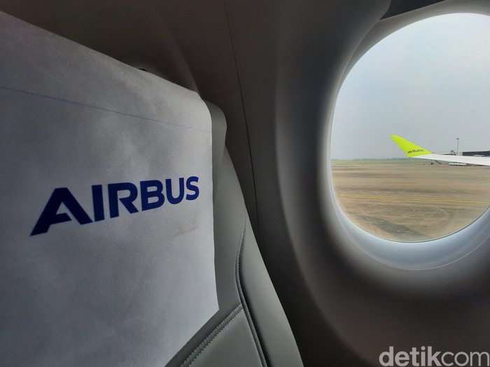 Menjajal pesawat Airbus A220-300 Menjajal pesawat Airbus A220-300