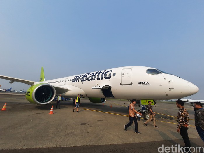 Menjajal pesawat Airbus A220-300 Menjajal pesawat Airbus A220-300