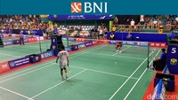 Ubed pada akhirnya sukses menutup permainan lewat rubber game atas Bismo dengan skor 21-6, 17-21, 24-22, usai 1 jam dan 9 menit. Foto: M. Resha Pratama/detikcom