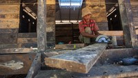 Salah satu pekerja pembangunan musala, Ahmad Afandi (61) menjelaskan, pembangunan musala itu sudah memakan waktu kurang lebih dua bulan. Luas bangunan musala itu, kata dia, sekitae enam meter kali tiga meter. Hampir seluruh bagian dari musala tersebut menggunakan limbah plastik, kecuali atapnya menggunakan seng.  