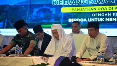 Panjatkan Doa di Pintu Gerbang Bangsa Soekarno-Hatta
