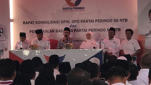 Ketua Harian DPP Partai Perindo Tuan Guru Bajang (TGB) Zainul Majdi saat memberikan arahan di acara Rapat Konsolidasi DPW, DPD, Partai Perindo se-NTB di Mataram pada Kamis (25/5/2023).
