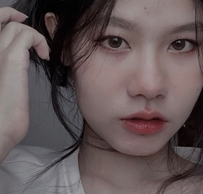 Selain Marselino Ferdinand, banyak pria Indonesia lain yang menaruh perhatian pada Phyadeht. Tak sedikit yang menggoda wanita tersebut di kolom komentar. Foto: Instagram Phyadeth Rotha