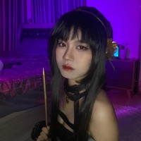 Pengen pdkt tapi saingannya aset negara, Gak bahaya ta, saingannya Marselino soalnya wkwk, Wooy cantik banget dia, tulis netizen. Foto: Instagram Phyadeth Rotha