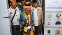 Mengingat faktor usia, Harun akan mendapatkan perhatian khusus berupa pendampingan serta pemantauan kesehatan, untuk menjaga kesehatan dan kebugarannya selama menjalankan ibadah haji di tanah suci.