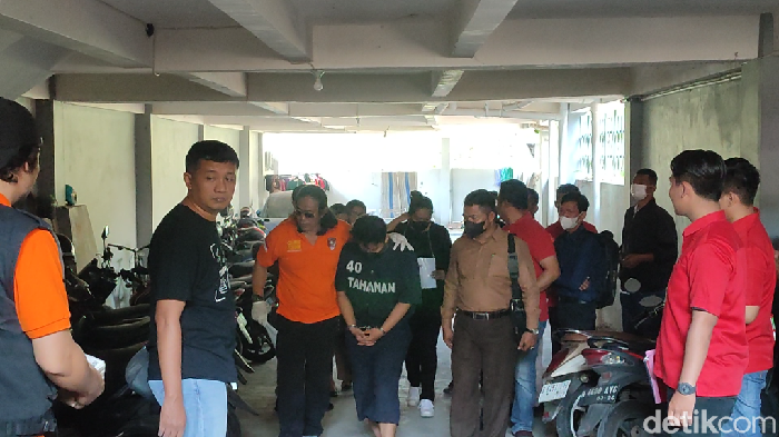 Prarekonstruksi tewasnya putri Pj Gubernur Papua Pegunungan di kamar kos, Banyumanik, Semarang, Kamis (25/5/2023).