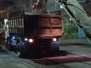 Walkot Bobby Ambil Alih Tugas Gubsu Edy Perbaiki Jalan Rusak di Medan