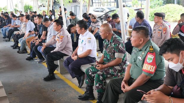 Razia WNA ilegal besar-besaran digelar di Jakut usai 2 orang nenek jadi korban penusukan dan penganiayaan. Puluhan WNA terjaring dalam razia gabungan itu. (dok Kanim Jakut)