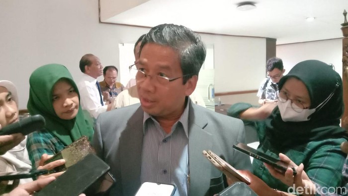 Rektor UNS Jamal Wiwoho ditemui wartawan di UNS, Solo, Kamis (25/5/2023).