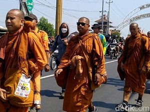 Tiba di Pekalongan, 32 Biksu Thudong Akan Menginap di Rumah Habib Luthfi