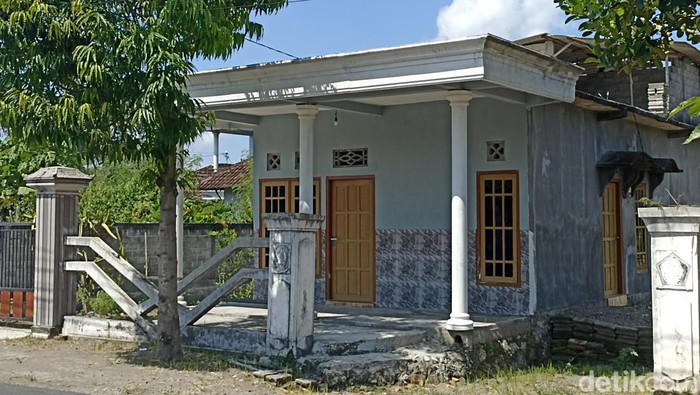 Rumah Istri Terduga Teroris di Kecamatan Sutojayan, Kabupaten Blitar
