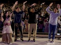 Saat Menparekraf Sandiaga Uno Joget Asmalibrasi di #DemiIndonesia Unair