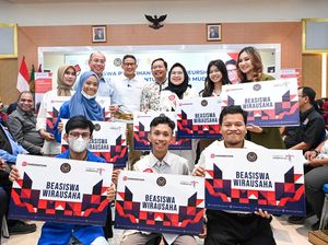 Tingkatkan Pebisnis Muda, Sandiaga Beri Beasiswa ke Mahasiswa Surabaya