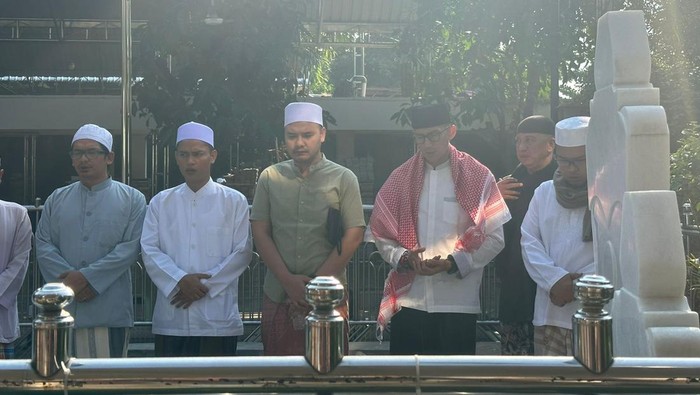sandiaga ziarah ke sunan ampel