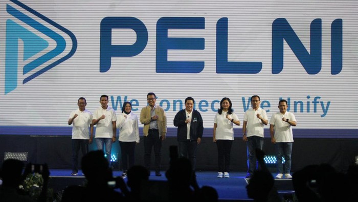 BUMN Pelayaran Nasional Indonesia (PELNI) meluncurkan logo baru dan tagline We Connect, We Unify. Logo baru diresmikan oleh Menteri BUMN Erick Thohir.