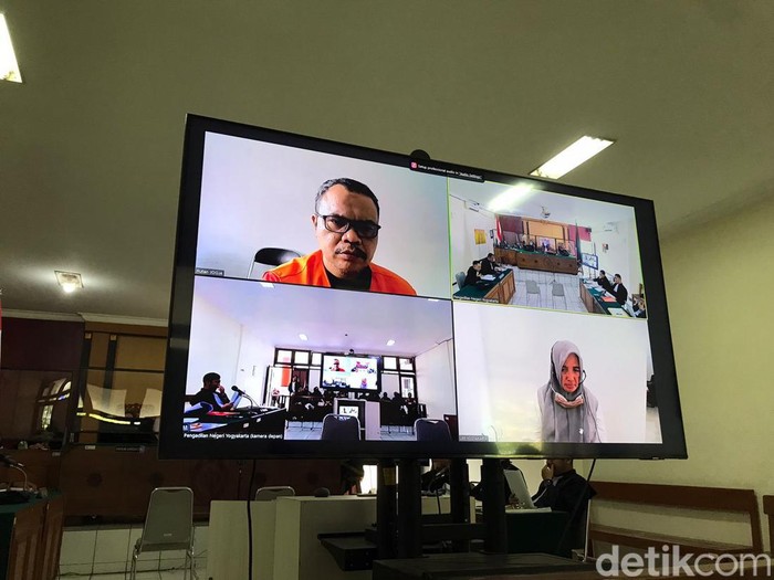 Sidang perdana kasus korupsi pembangunan gedung SMP 1 Wates di PN Yogyakarta, Kamis (25/5/2023).