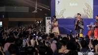 Acara #DemiIndonesia Goes to Campus kali ini mampir ke Universitas Airlangga (Unair) Surabaya, Kamis (25/5/2023). Acara itu turut dimeriahkan Soegi Bornean. 