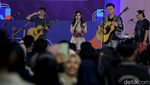 Soegi Bornean Hibur Peserta #DemiIndonesia Goes To Campus Unair