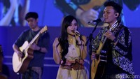 Siapa sih yang nggak tahu Soegi Bornean? Nama grup band asal Semarang, Jawa Tengah, ini lagi naik daun di industri musik Tanah Air. 