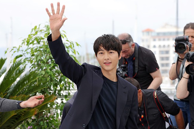 Song Joong Ki menerima tawaran membintangi film Hopeless saat syuting drama Korea Reborn Rich tahun lalu. Dia memutuskan untuk tampil tanpa bayaran guna mendukung kualitas artistik film tersebut. Foto: Getty Images