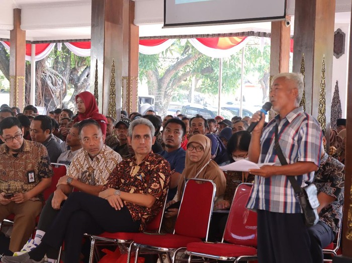 Sosialisasi dan konsultasi publik pembangunan proyek PLTS terapung di Pendapa Rumah Dinas Bupati Wonogiri Kamis (25/5/2023).