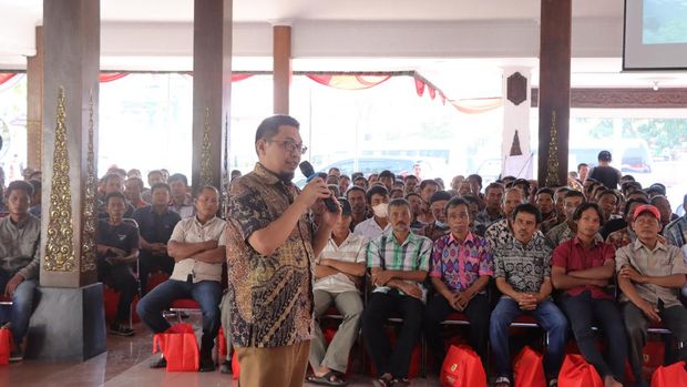 Sosialisasi dan konsultasi publik pembangunan proyek PLTS terapung di Pendapa Rumah Dinas Bupati Wonogiri Kamis (25/5/2023).