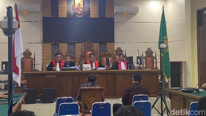Suasana sidang Terdakwa Prof Heriyandi dan Muhammad Basri kasus suap Unila (Tommy Saputra/detikSumbagsel)