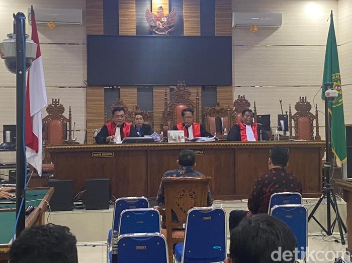 Suasana sidang Terdakwa Prof Heriyandi dan Muhammad Basri kasus suap Unila (Tommy Saputra/detikSumbagsel)