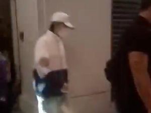 Suga BTS Tiba di Jakarta Pakai Celana Pendek, Fans: Sans Banget!