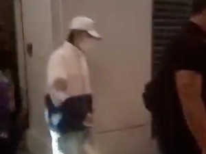 Penampilan Santai Suga BTS di Jakarta yang Bikin Heboh
