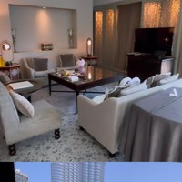 Tak hanya memamerkan momen-momen mesra kebersamaannya dengan sang suami selama di Dubai, Syahrini juga sempat memperlihatkan kamar penginapannya selama di sana. Dari video singkat yang diunggahnya di Instagram terlihat kamar penginapan Syahrini dan Reino cukup luas dengan balkon yang menyuguhkan pemandangan cantik kota Dubai. Foto: Instagram/@princessyahrini