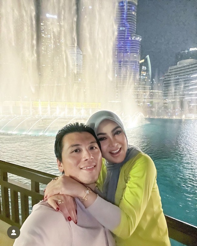 Pasangan yang menikah pada Februari 2019 itu juga tampak memamerkan kemesraannya selama di sana. Hal itu seolah menepis gosip hubungan keduanya yang sempat dikabarkan renggang. Foto: Instagram/@princessyahrini