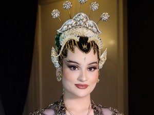 Cantiknya Putri Politisi Malaysia Menikah dengan Adat Jawa Lengkap dengan Paes