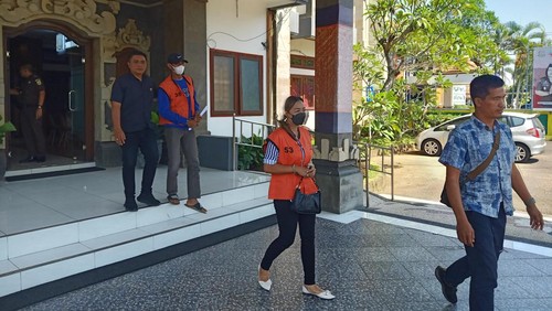 Dua tersangka kasus korupsi pengadaan rumbing ditahan selama 20 hari ke depan, sembari berkasnya dilimpahkan ke Kejari Jembrana.