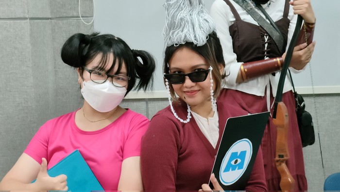 UAS mata kuliah Psikologi Komunikasi mahasiswa DKV FSRD ITB angkatan 2021 dengan cosplay dan parade. UAS mata kuliah Psikologi Komunikasi mahasiswa DKV FSRD ITB angkatan 2021 dengan cosplay dan parade.