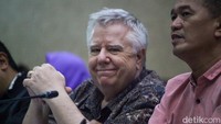 Peran Thomas Anthony dalam kasus korupsi satelit ini bermula pada 26 November 2012, saat dia bersama Direktur Utama PT Dini Nusa Kusuma (PT DNK), Thomas Widodo dan Andrie Rollan menghadiri undangan untuk membacakan paparan tentang diskusi dan pembahasan satelit antara PT DNK dengan Kemenhan, TNI, dan Polri. PT DNK melakukan paparan dengan tujuan ingin menjadi agen dalam perawatan (maintenance) satelit, apabila pihak Kemenhan melakukan pembelian satelit komersial untuk pertahanan.
