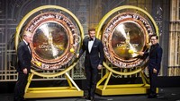Bahkan legenda sepakbola Inggris David Beckham pun hadir memeriahkan acara.