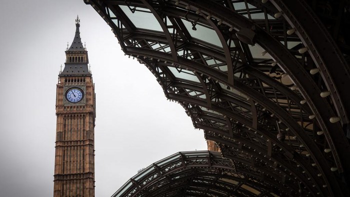 A replica of the Big Ben at the Londoner Macao casino resort, operated by Sands China Ltd., a unit of Las Vegas Sands Corp., reflected in a window in Macau, China, on Thursday, May 25, 2023. The Londoner Macao officially opens today. Photographer: Eduardo Leal/Bloomberg via Getty Images