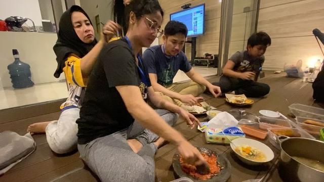 5 Seleb yang Hobi Makan dan Bikin Sambal Sendiri, Prilly hingga Ussy