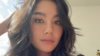 Ia pun beberapa kali terlibat dalam serial-serial seperti Riverdale. Dok. Ist