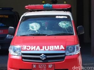 Kaca Ambulans RSUD Sampang Dipecah Saat Antar Jenazah ke Rumah Duka