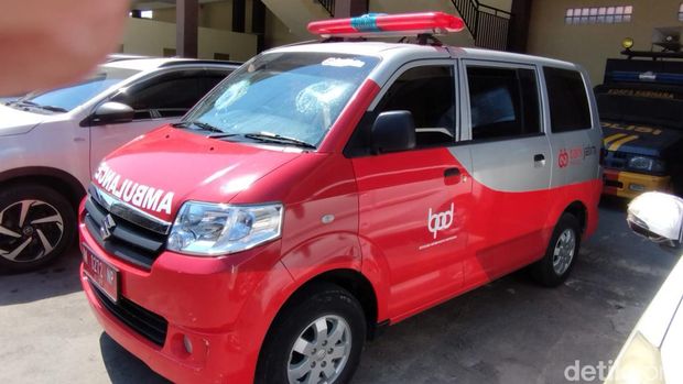 ambulans di Sampang dirusak