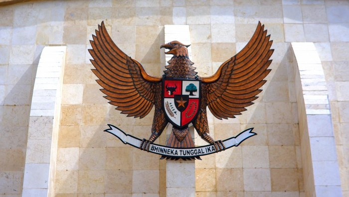 Burung Garuda Pancasila merupakan simbol bangsa Indonesia yang memiliki makna dan nilai-nilai luhur di dalamnya. Lantas, apa arti lambang Garuda Pancasila?