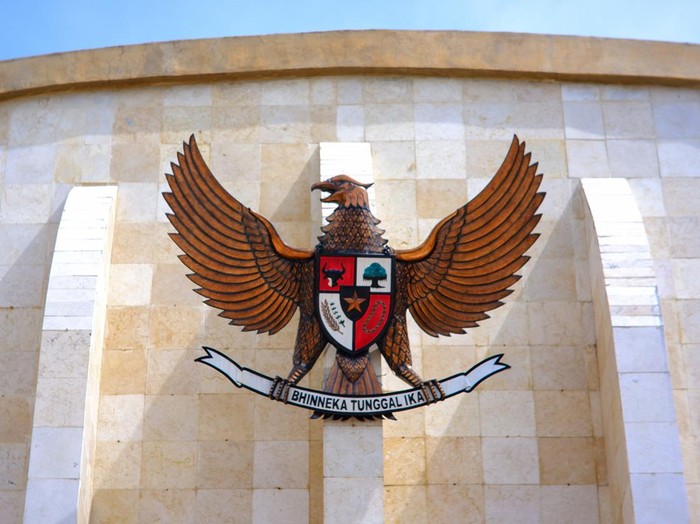 Burung Garuda Pancasila merupakan simbol bangsa Indonesia yang memiliki makna dan nilai-nilai luhur di dalamnya.