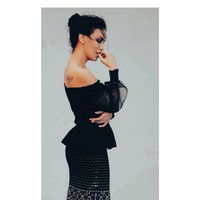 Selanjutnya ada Sophia Latjuba yang juga memiliki beberapa tato di bagian tubuhnya. Salah satu tatonya berbentuk hati di bagian samping punggungnya. Foto: Intagram